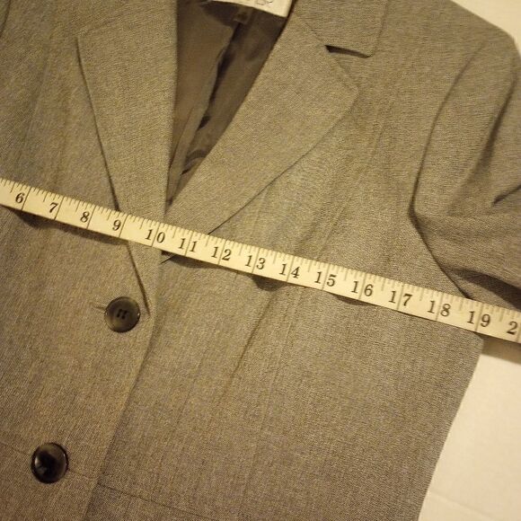 Kasper two button single breasted waist length blazer - Picture 12 of 13